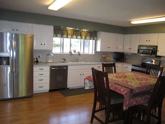 Large eat-in kitchen
