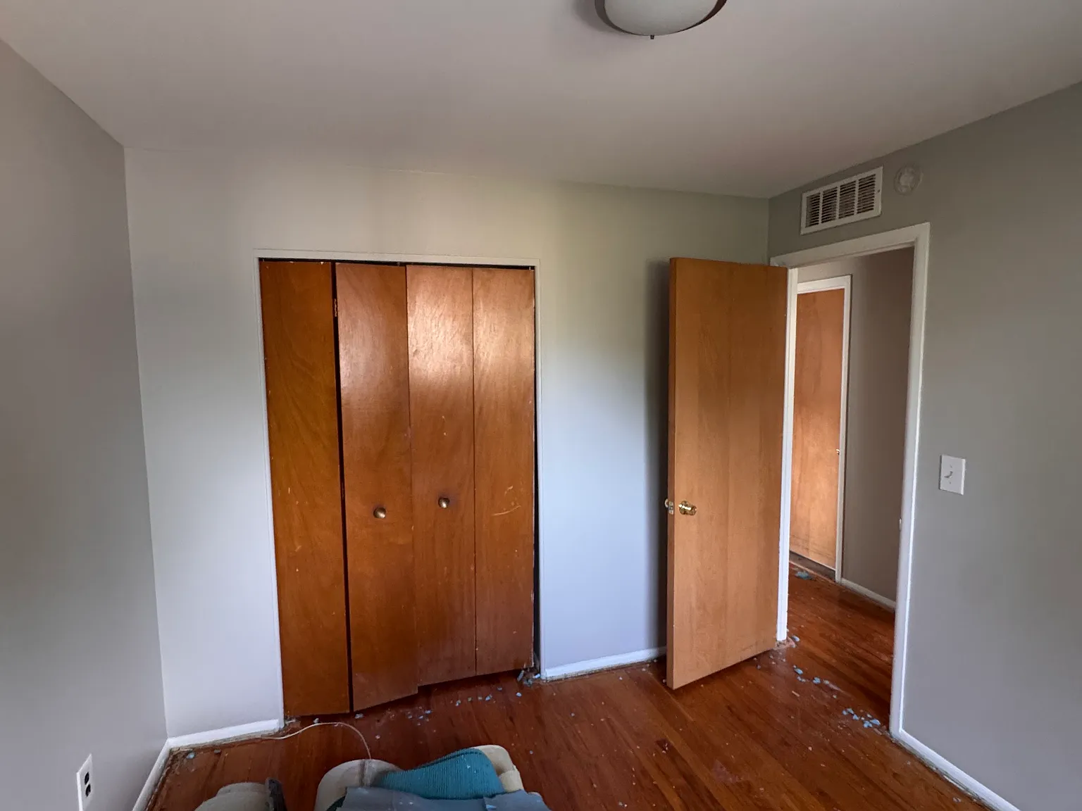 3 bed, 1000 sqft, $1,700 — Photo 2