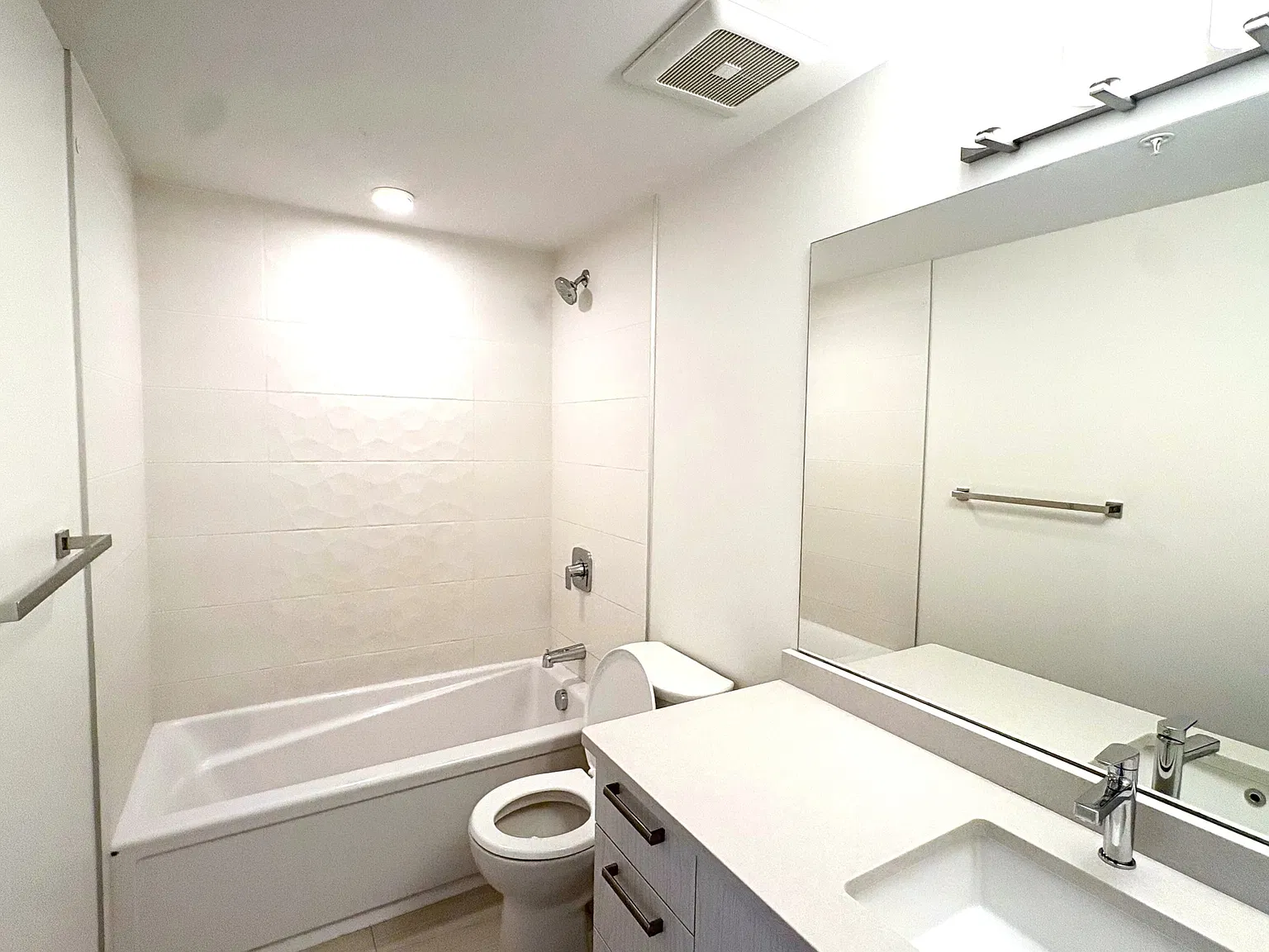 1 bed, 1.5 bath, 607 sqft, $2,200 — Photo 4