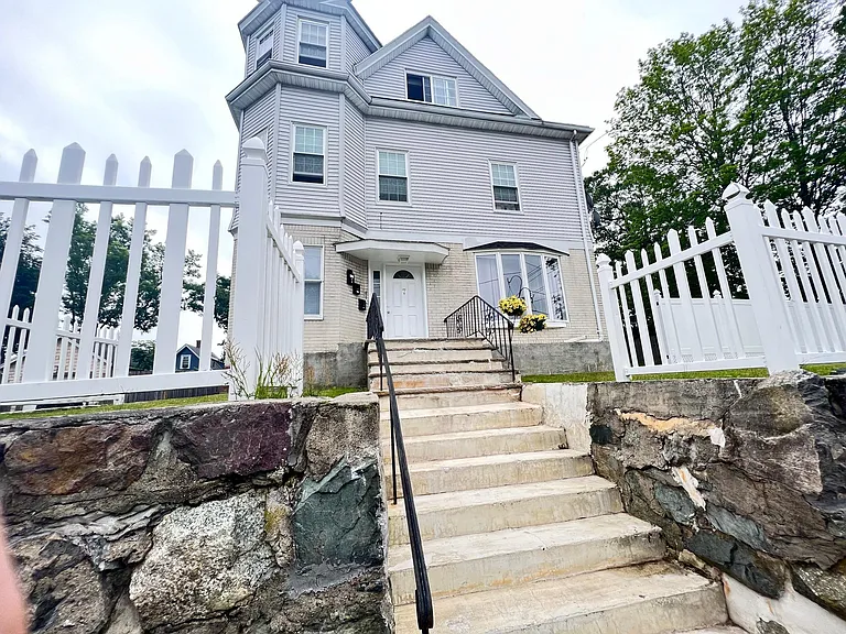 7 Robinson St — Photo 17