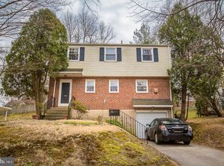 912 Cathedral Rd, Philadelphia, PA 19128