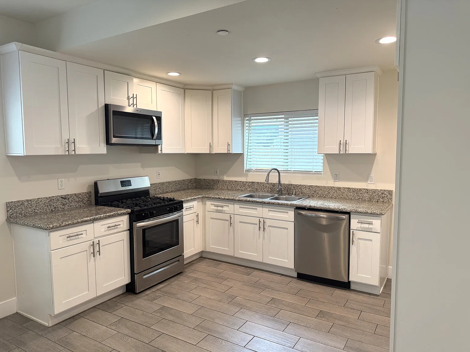 2 bed, 2.5 bath, 1750 sqft, $3,400 — Photo 2