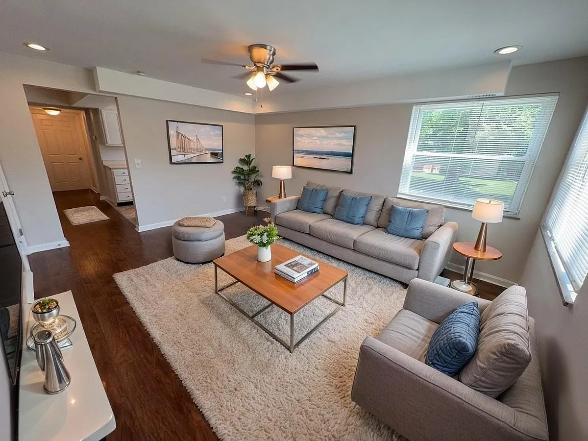 3918 E Gatewood Ln Apt 2 — Photo 2
