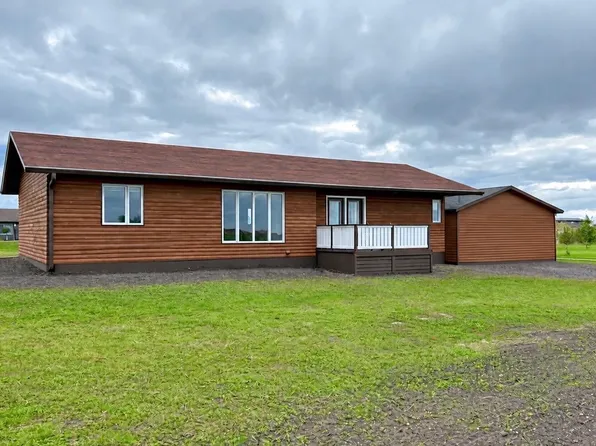 405 Harvest Ave, Devils Lake, ND 58301