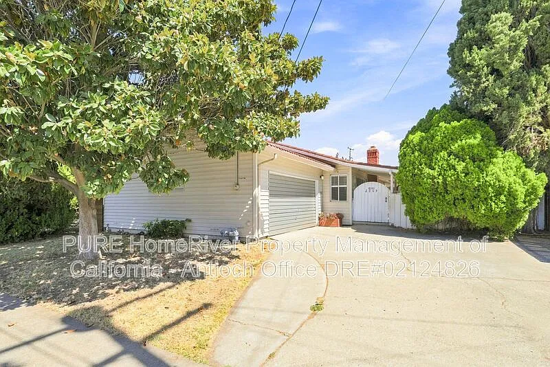 3 bed, 2.0 bath, 1100 sqft, $3,000 — Photo 1