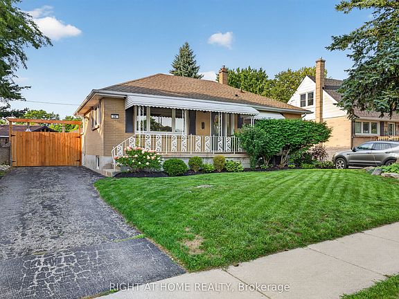 2nd image of 24 Tweedsmuir Ave