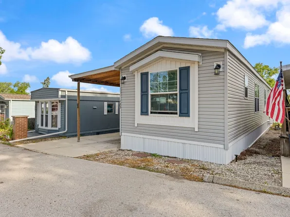 1332 Douglas Ave Trailer 125, Montgomery, IL 60538