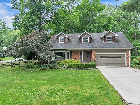 2nd image of 482 Greenhaven Dr