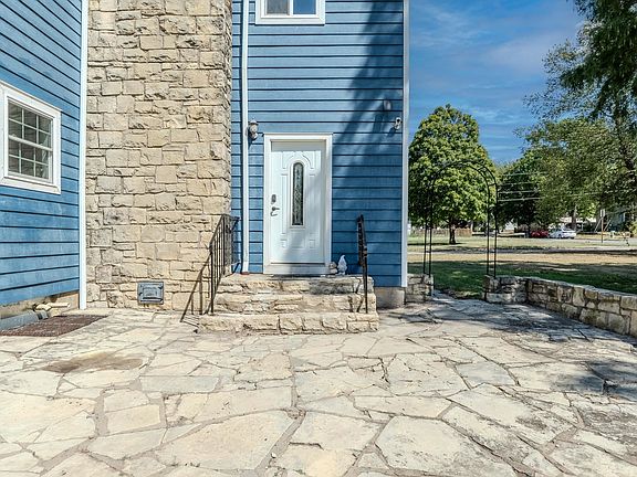 3rd image of 219 Park St