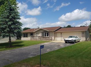 W1224 Hilltop Rd, Rubicon, WI 53078