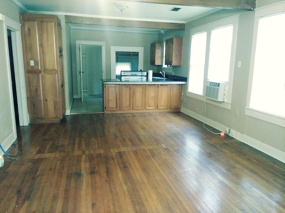 2nd image of 1452 Duane St