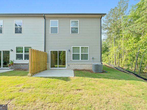 4th image of 160 Hazel Dr