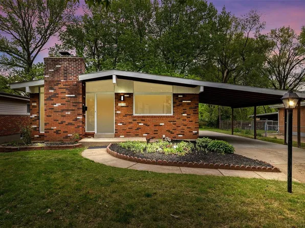 7270 Boellner Dr, Hazelwood, MO 63042