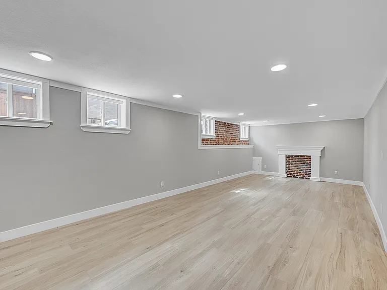 1584 Meade St — Photo 16