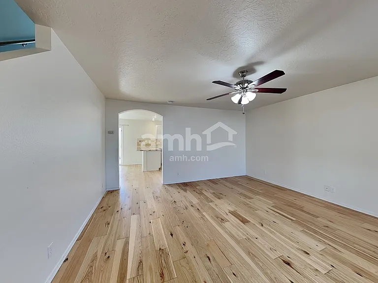 895 E Folgado Ct — Photo 7