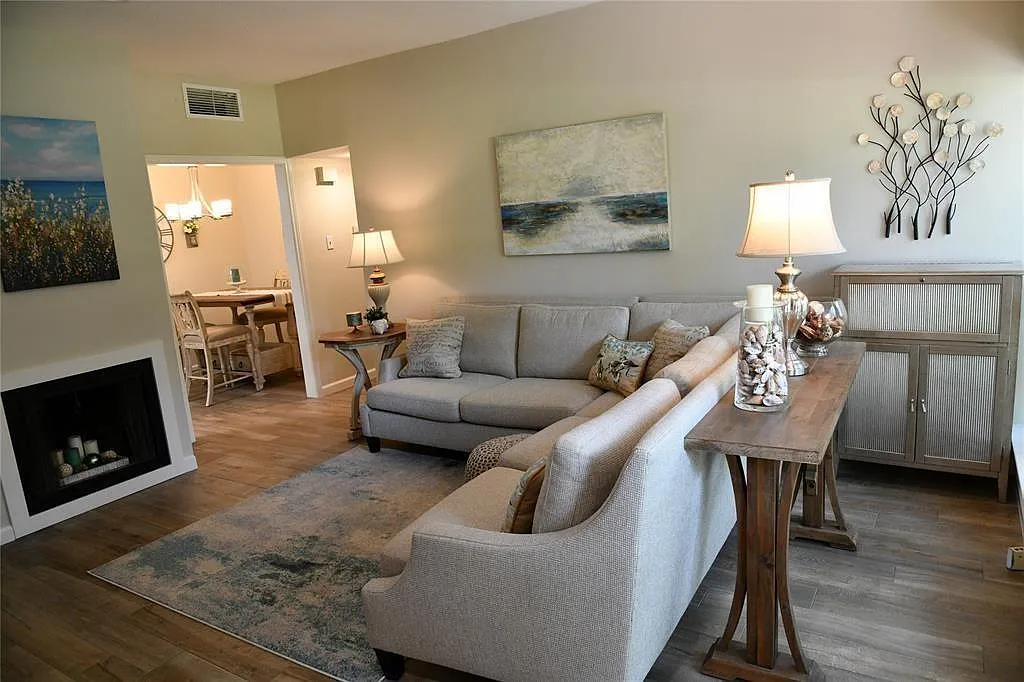 1 bed, 1.0 bath, 848 sqft, $1,500 — Photo 2