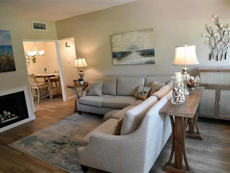 2100 Tanglewilde St #515 — Photo 2