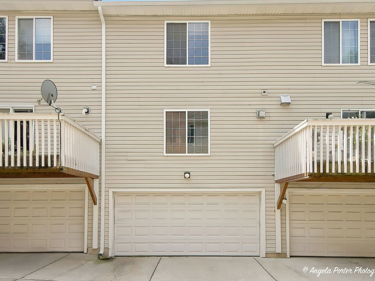 259 W Whispering Oaks Ln — Photo 2