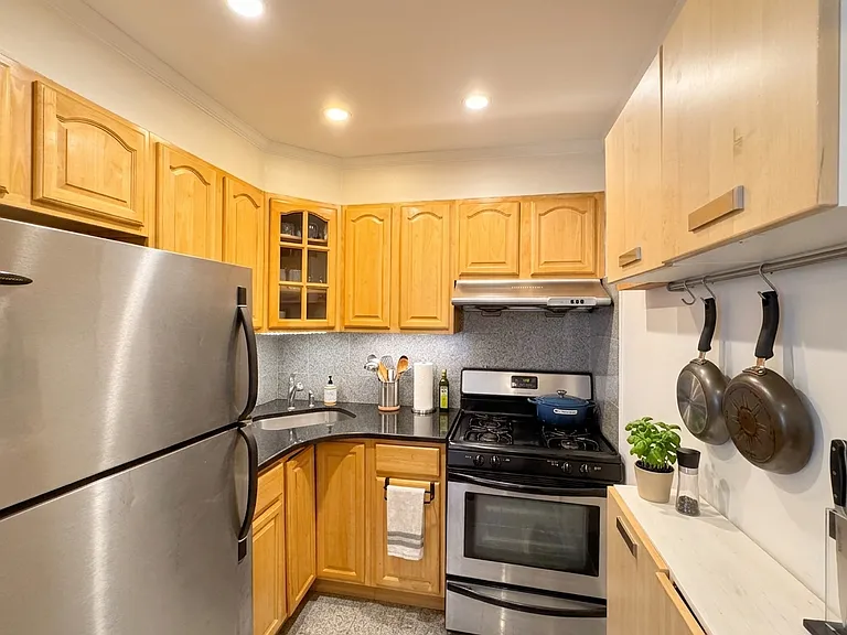 731 Saint Nicholas Ave #3B — Photo 4