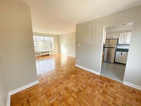 4th image of 10417 Montrose Ave #M302