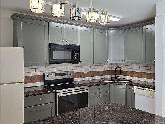 2nd image of 757 Pleasant St #757