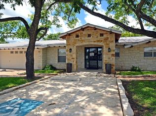 905 S Adams St, Fredericksburg, TX 78624