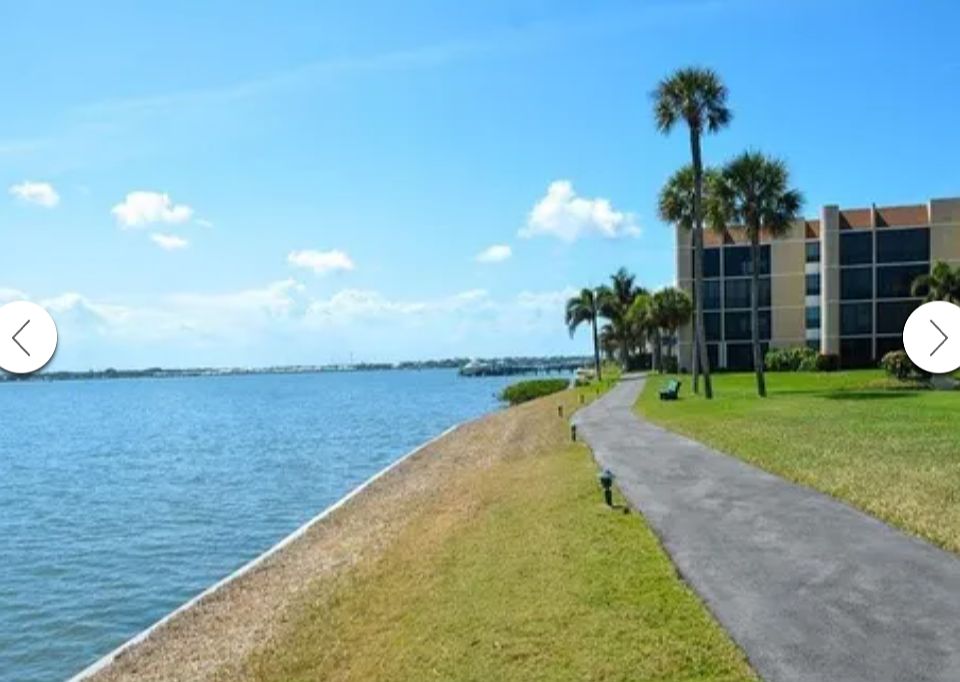 walking path on Indian River Lagoon