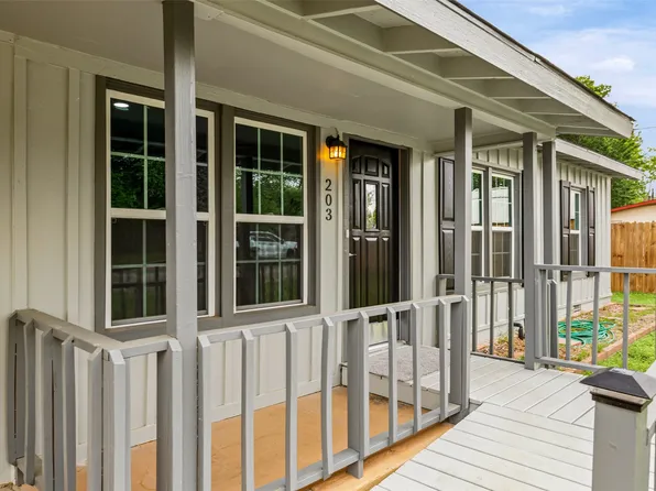 203 S Lancaster St, Granbury, TX 76048
