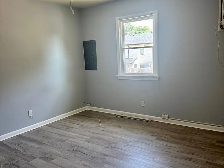 190 Maple Ave — Photo 4
