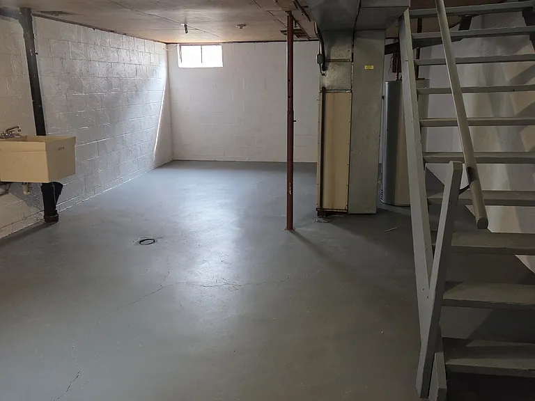 3915 Canterbury Dr — Photo 10