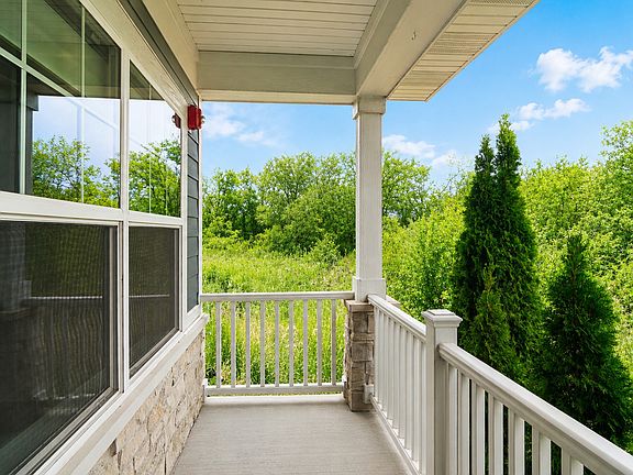 2nd image of 1465 Somerset Pl