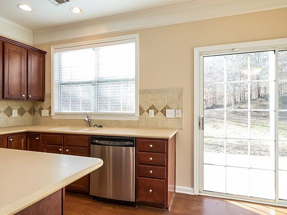 5th image of 946 Idlewood Dr