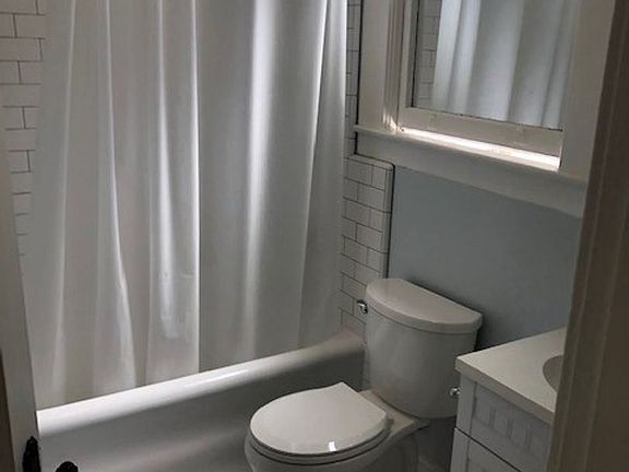 4th image of 1040 Steiner St #9