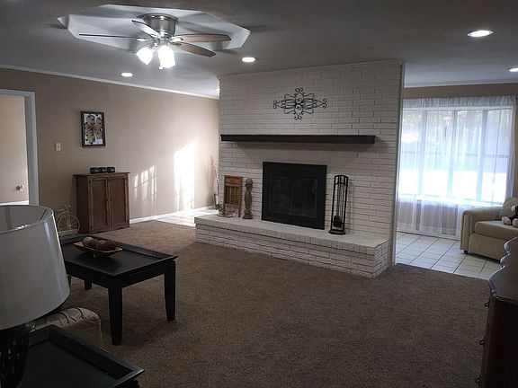 4th image of 915 Brandyn Pl