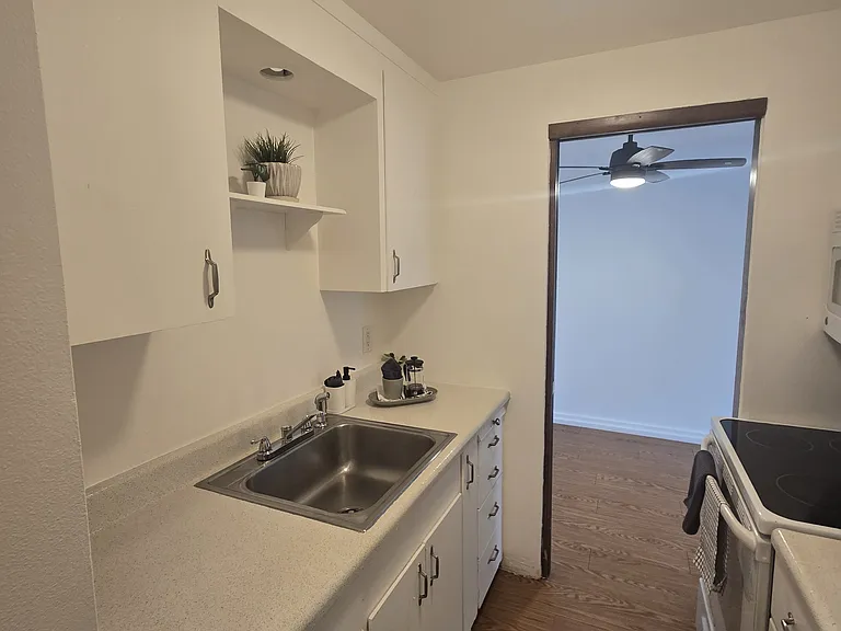 Townvue Heights Apartments — Photo 7