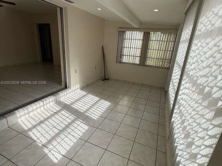 1140 SW 9th St #2 — Photo 32
