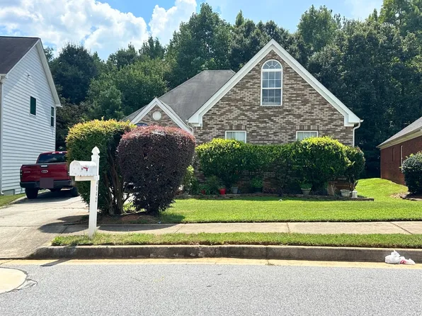 4042 Village Crossing Cir, Ellenwood, GA 30294