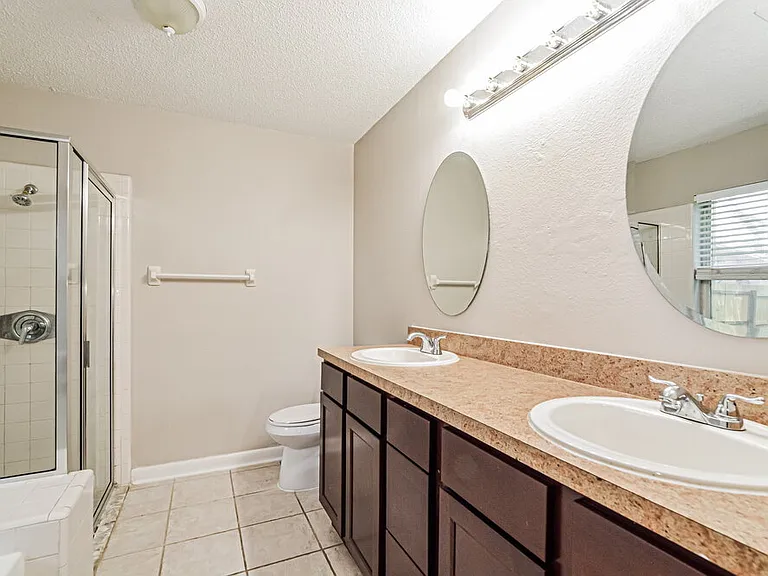 1096 Manigan Ave — Photo 11