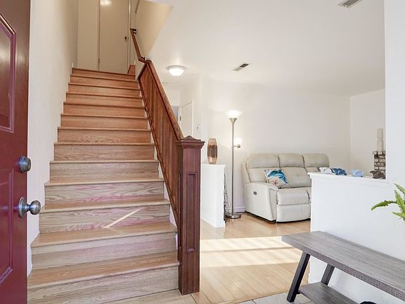 5th image of 334 Park Place Dr