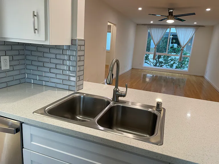 311 Montana Ave #204 — Photo 2