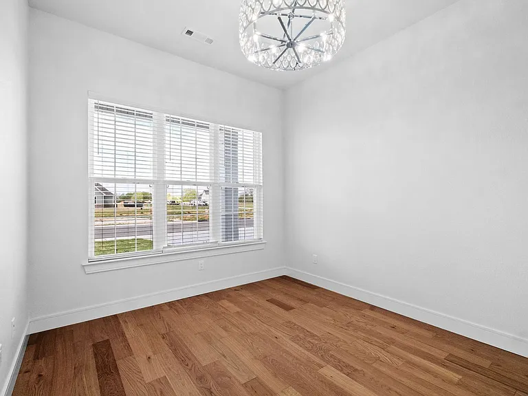 6465 Courtland Ave — Photo 10