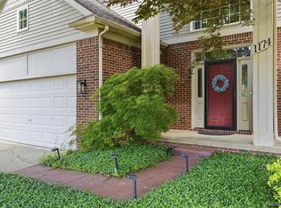 1174 Horseshoe Dr, South Lyon, MI 48178