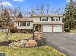 10 Noreen Dr, Yardley, PA 19067