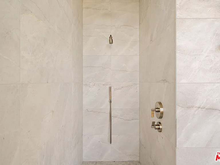 211 W Elm Ct #14B — Photo 8
