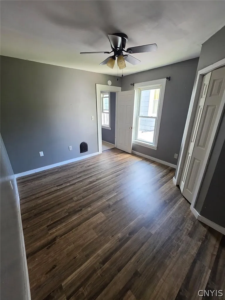 2 bed, 1.0 bath, 2776 sqft, $1,200 — Photo 2
