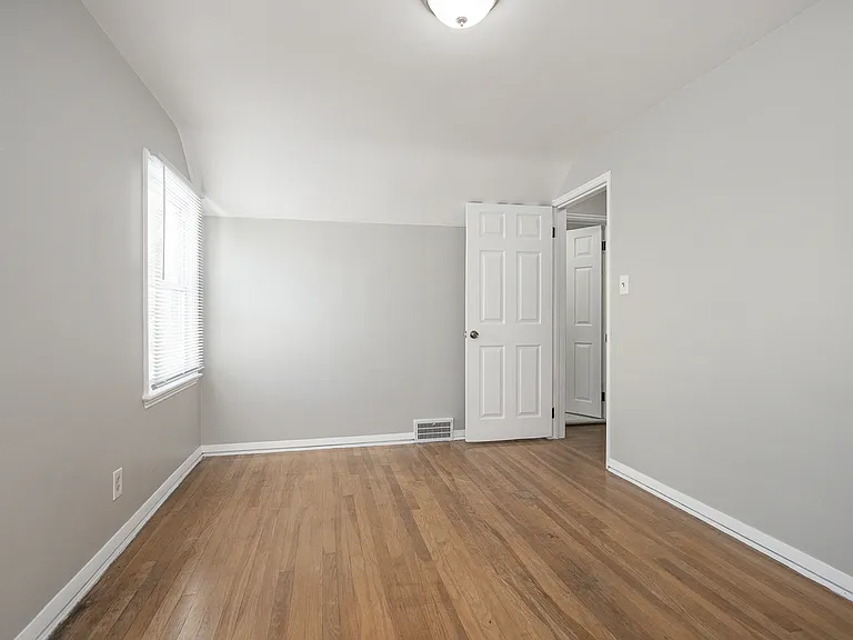 18121 Hiller Ave — Photo 12