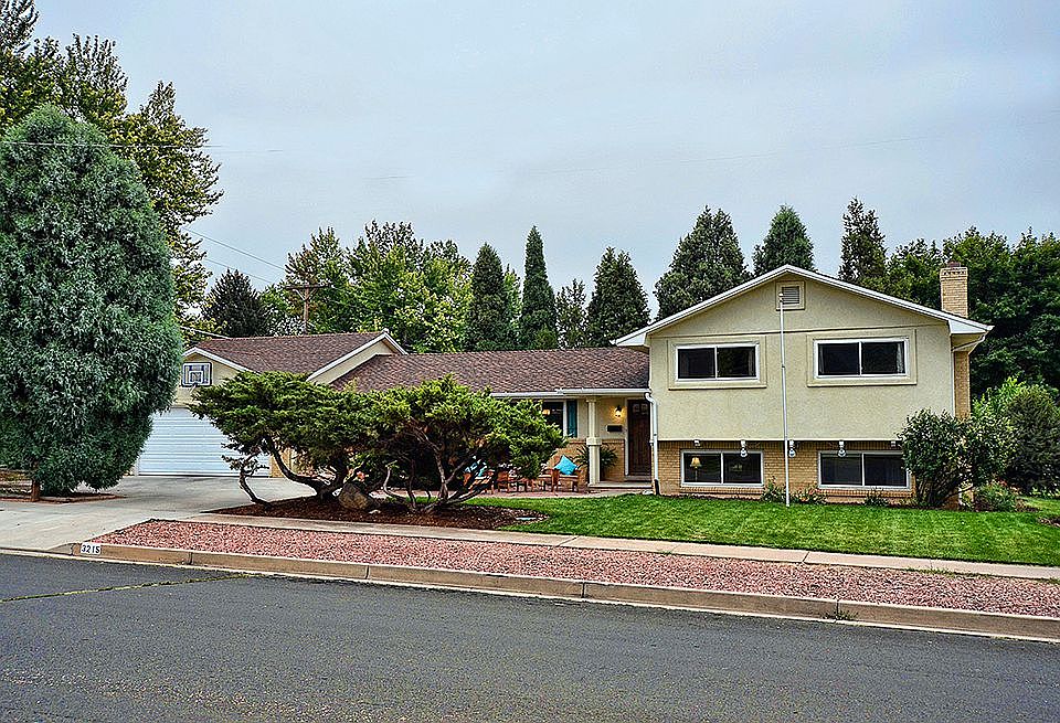 Sought after neighborhood!