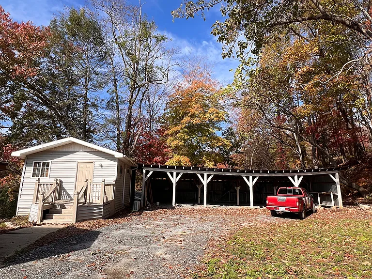 1828 Memorial Hwy — Photo 2