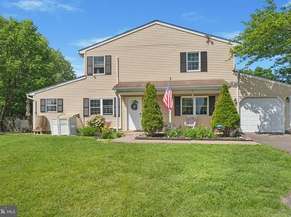 209 Parkridge Dr, Perkasie, PA 18944