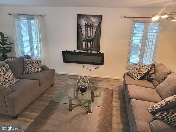 3rd image of 48 Botany Cir